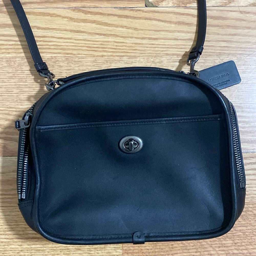 Couch leather  lunch pail not new used